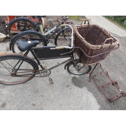 533 - Tradesman bicycle (Raleigh)
