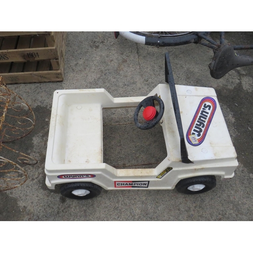 537 - Childs ride in car