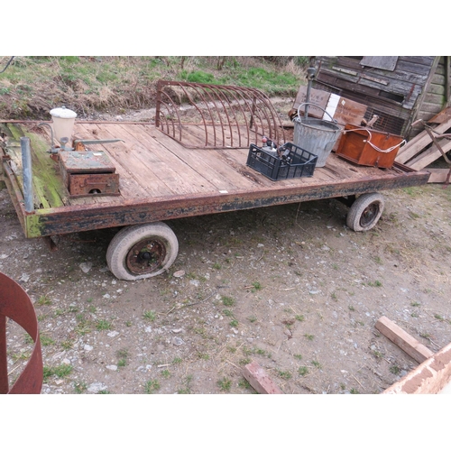 562 - 4 wheel trailer