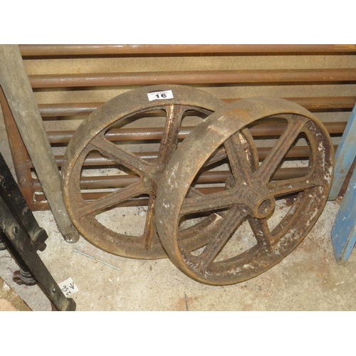 16 - Pair cast iron hut wheels diameter 17