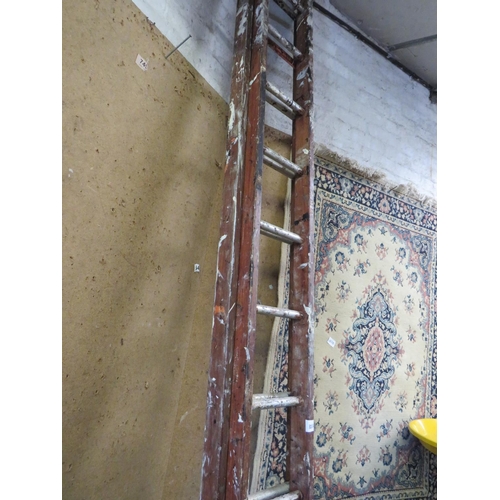 1014 - Wooden extending ladder lengh 22ft