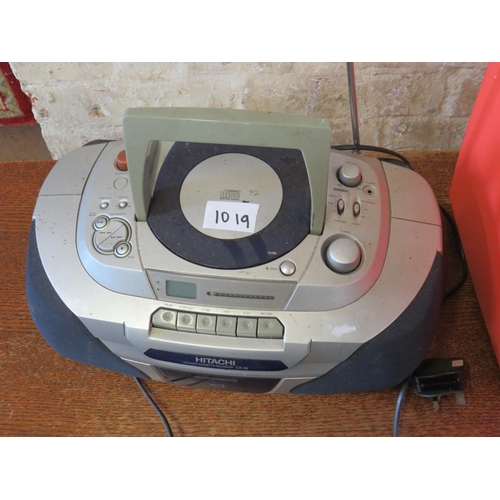 1019 - Hitachi radio with CD player