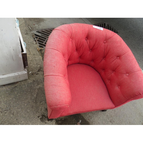 1039 - Button back tub chair