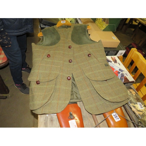 608 - Tweed waist coat & breeks 40