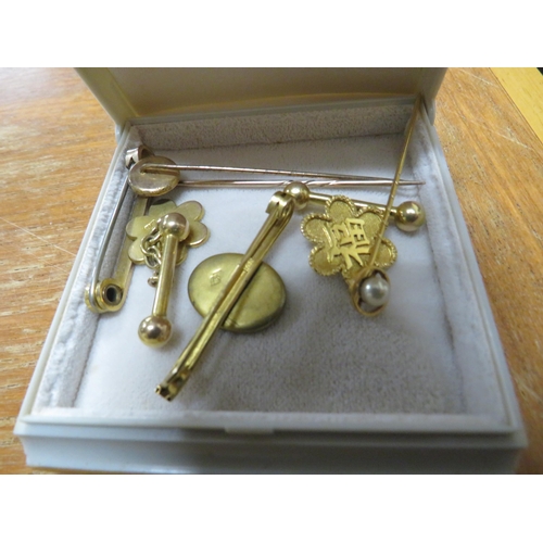 691 - 9ct gold tie pins & orintal cuthlinks