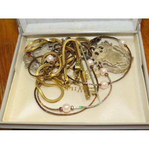 710 - Box miscellaneous jewellery