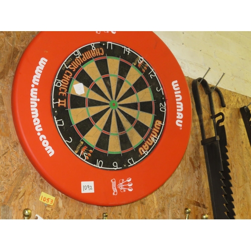 1092 - Dartboard & surround