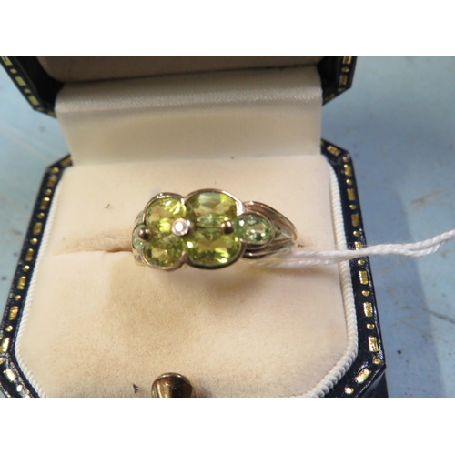 96 - 9ct gold & greenstone ring