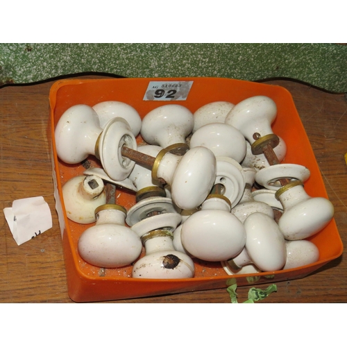 92 - Box porcelain door knobs