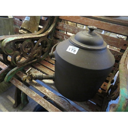 175 - T E Clarke 4 gallon kettle