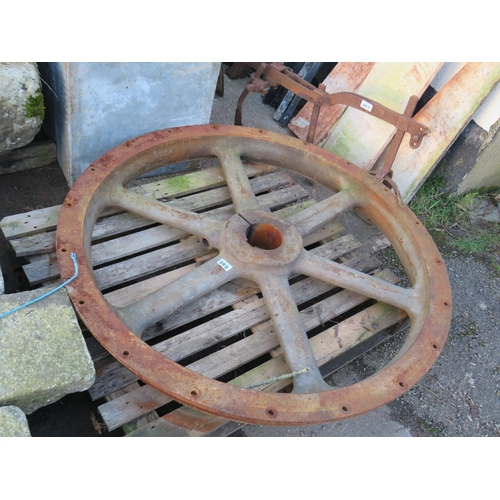 395 - Industrial iron fly wheel diameter 54