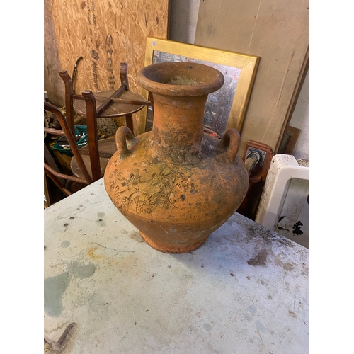 1025 - Terracotta urn