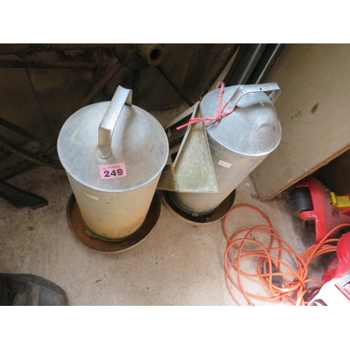 249 - 2 poultry drinkers & feeder