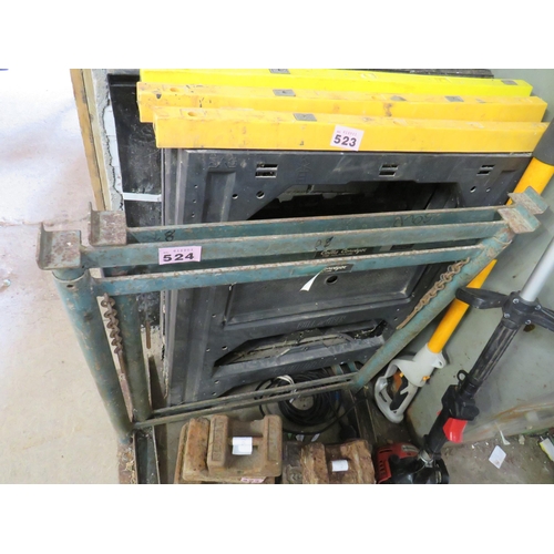 Lot 524       