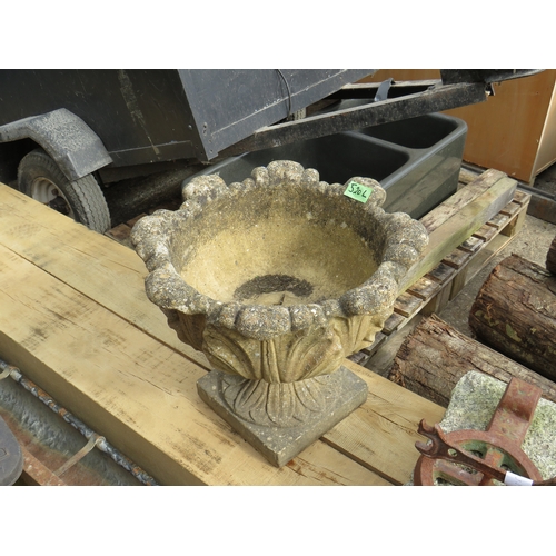 520L - Leaf decorated urn