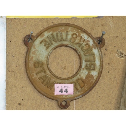 44 - Cast iron circular plaque diameter 8