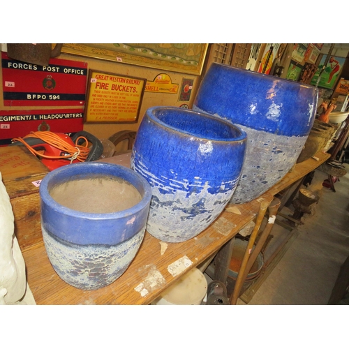 98 - Set 3 graduated glazed terracotta pots 18