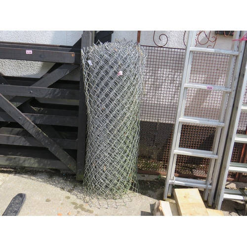 537 - Roll chain link fencing