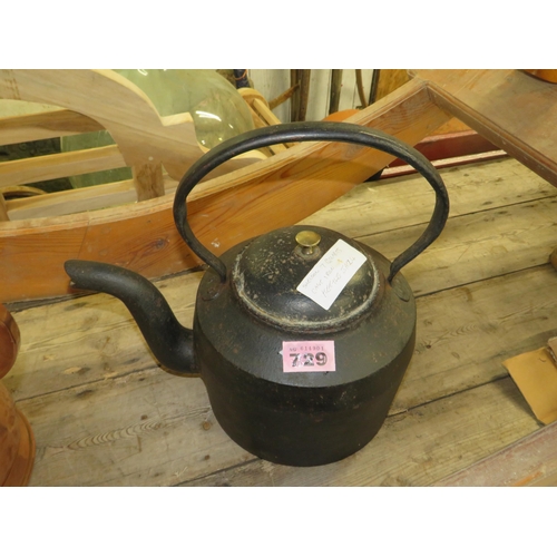 729 - Cast iron 7 quartz kettle