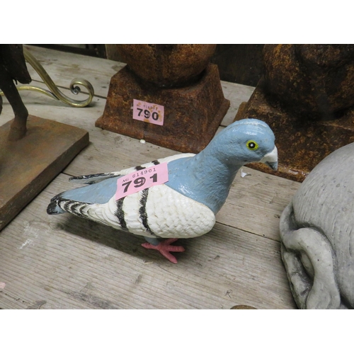 791 - Cast iron pigeon