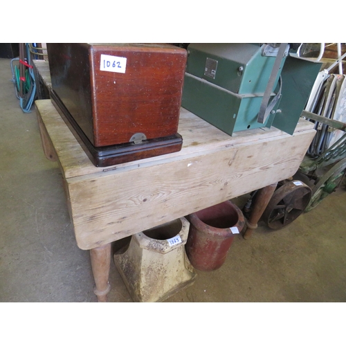 1060 - Drop flap pine table 4ft 6