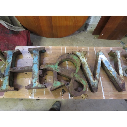 1141 - 3 metal letters