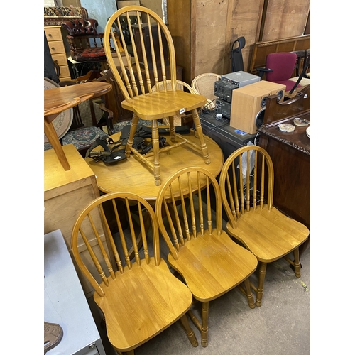 404 - Circular table and 4 matching chairs