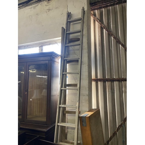 471 - Aluminium extending ladder