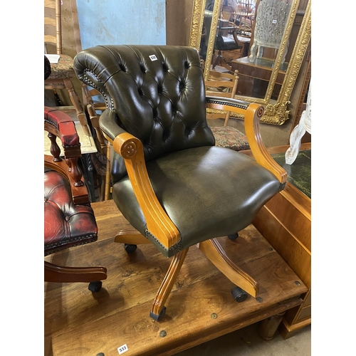 532 - Leather button back swivel office chair