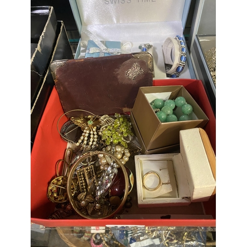 103 - Costume jewellery