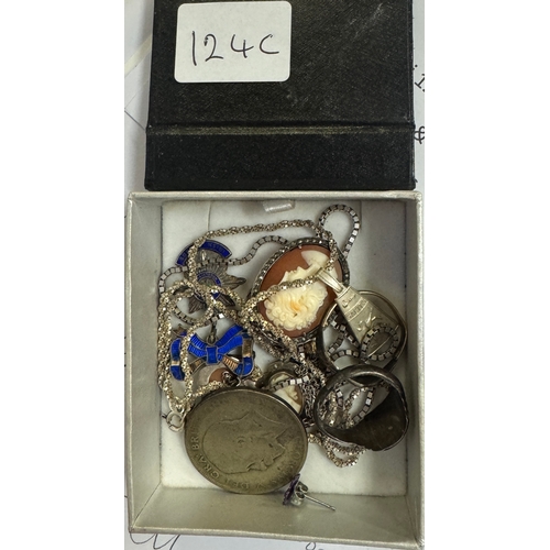 124C - misc jewellery