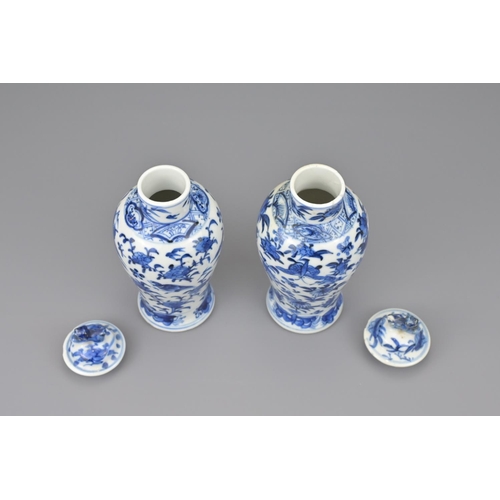 2 - Two chinese blue and white porcelain vases with covers. 19th century. total height approx. 17 cm (2)... 