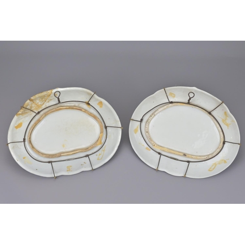 33 - A pair of chinese cantonese porcelain platters. diameter approx. 28cm (2)