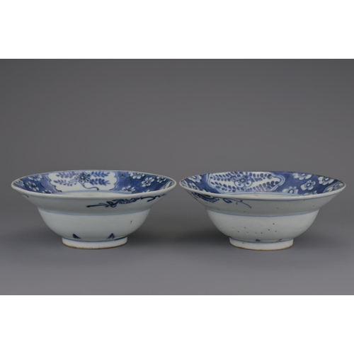 49 - A pair of chinese blue and white porcelain klapmuts bowls, late ming/early qing dynasty, 17th centur... 