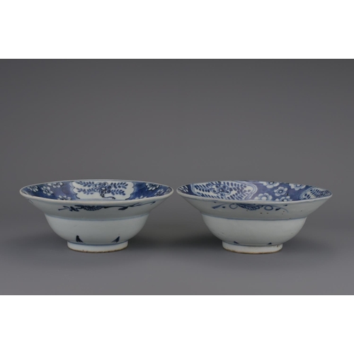 49 - A pair of chinese blue and white porcelain klapmuts bowls, late ming/early qing dynasty, 17th centur... 