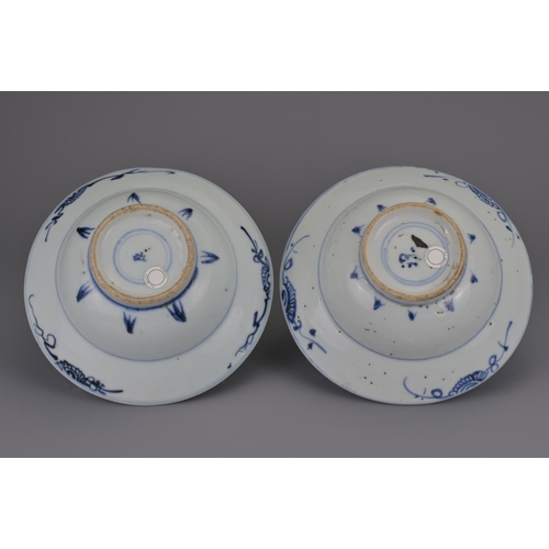 49 - A pair of chinese blue and white porcelain klapmuts bowls, late ming/early qing dynasty, 17th centur... 