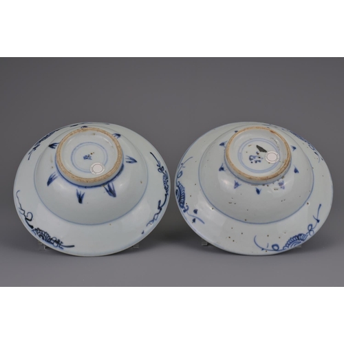 49 - A pair of chinese blue and white porcelain klapmuts bowls, late ming/early qing dynasty, 17th centur... 