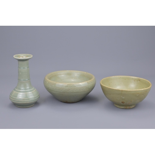 68 - Three chinese longquan celadon items ming dynasty and later including two bowls and a vase. vase hei... 