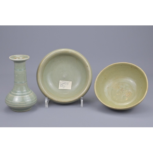 68 - Three chinese longquan celadon items ming dynasty and later including two bowls and a vase. vase hei... 