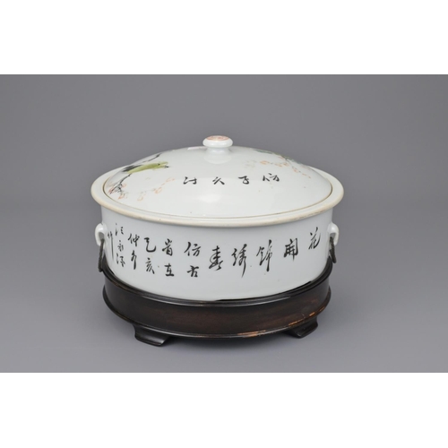 7 - A chinese famille rose soup tureen on wooden stand diameter approx. 20cm (1)