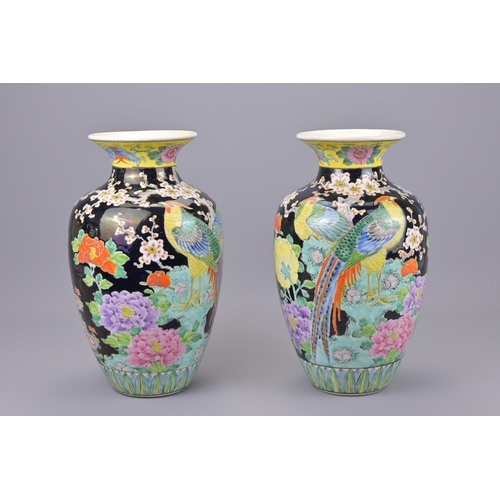 74 - A pair of japanese imari porcelain vases. height approx. 30cm (2)