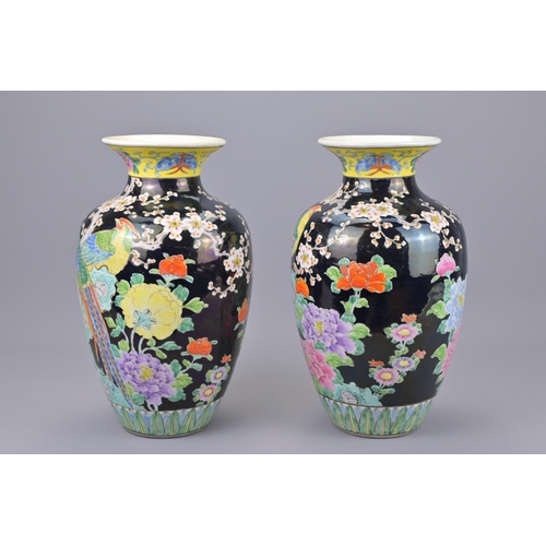 74 - A pair of japanese imari porcelain vases. height approx. 30cm (2)