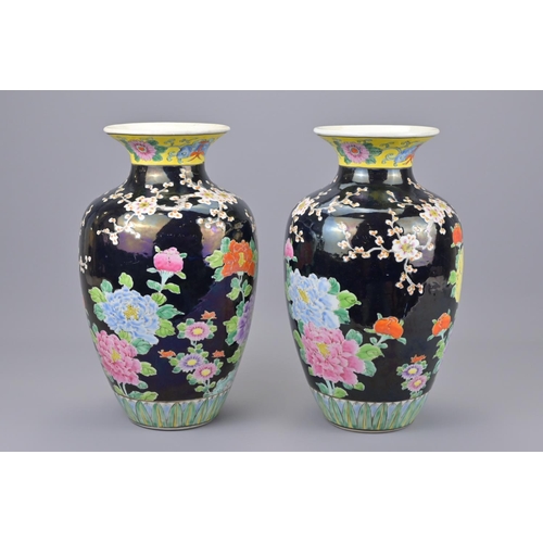 74 - A pair of japanese imari porcelain vases. height approx. 30cm (2)