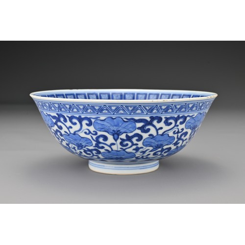 10 - A Chinese 18/19th Century blue and white porcelain bowl. The bowl finely decorated in underglaze blu... 