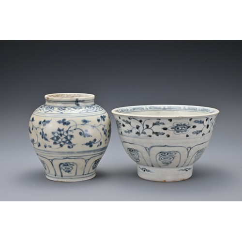 47 - A Vietnamese 15th Century 'Hoi An Hoard' blue and white pottery bowl - 'Hoi An Hoard' item 110772 st... 