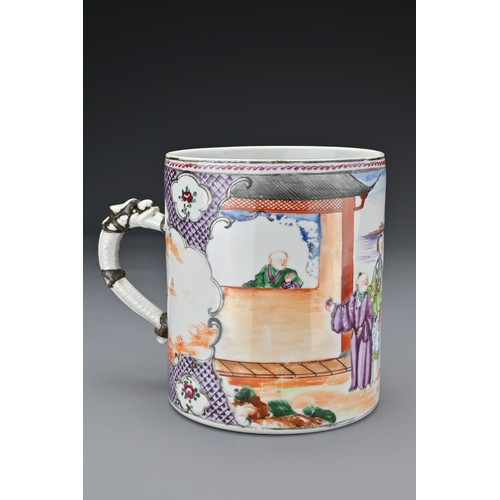 17 - A Chinese famille rose porcelain tankard decorated with figures in a courtyard scene, Qianlong perio... 