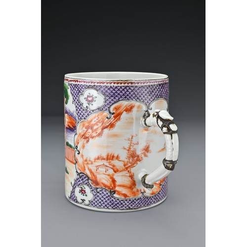 17 - A Chinese famille rose porcelain tankard decorated with figures in a courtyard scene, Qianlong perio... 