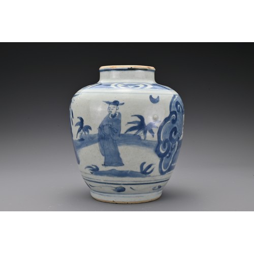 34 - A Chinese 17th Century / late Ming Dynasty blue and white porcelain jar. The jar decorated in underg... 