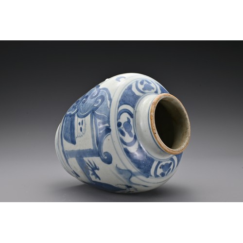 34 - A Chinese 17th Century / late Ming Dynasty blue and white porcelain jar. The jar decorated in underg... 