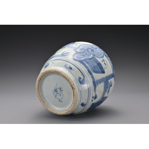 34 - A Chinese 17th Century / late Ming Dynasty blue and white porcelain jar. The jar decorated in underg... 